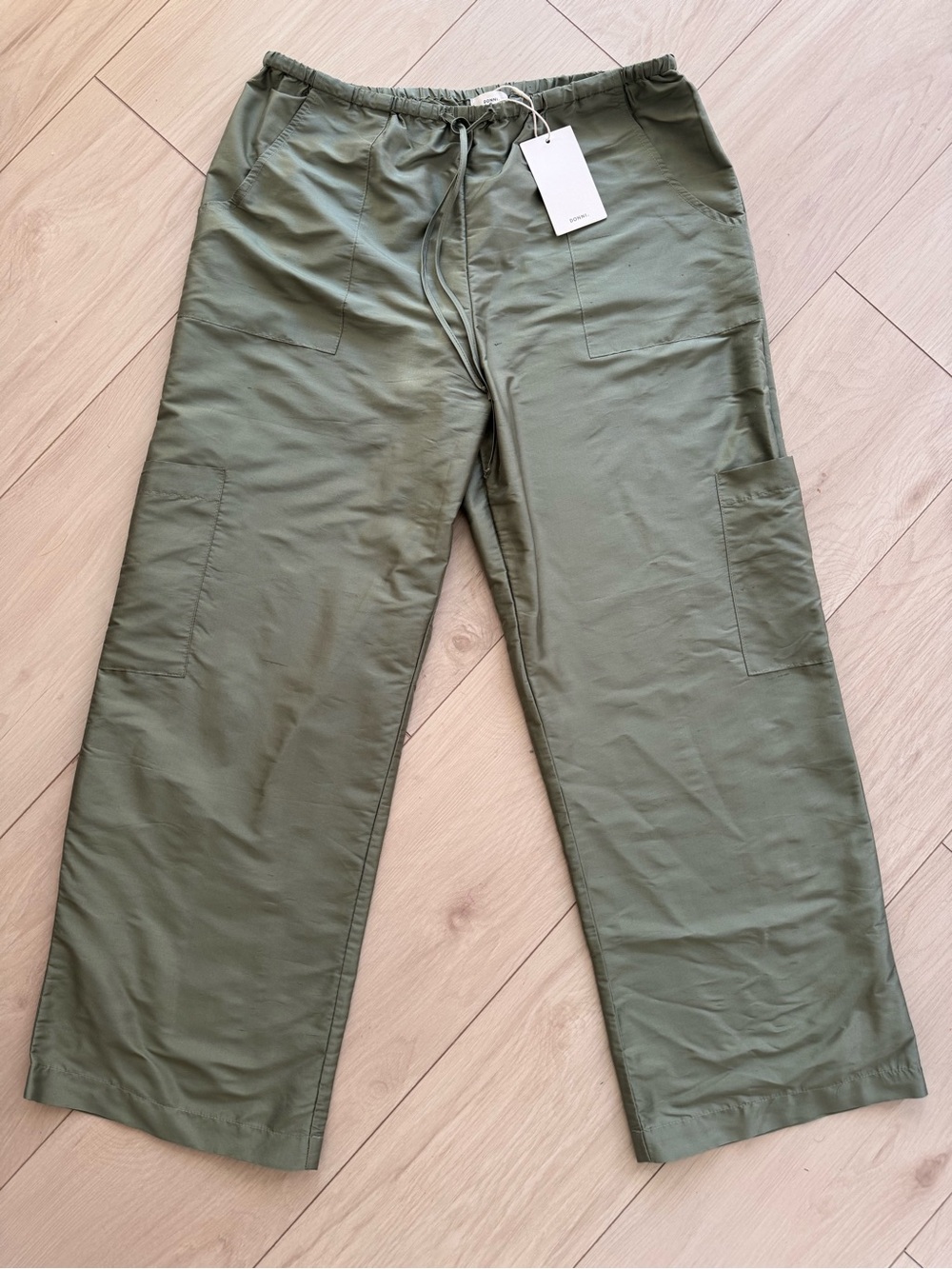 *SOLD* NWT DONNI Taffeta cargo pants in oregano - Picture 3 of 8